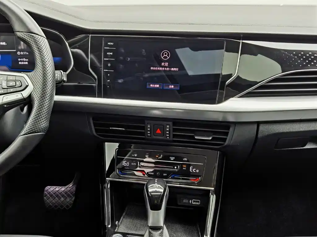 Volkswagen Passat Plug-In Hybrid 2023 — фото 12