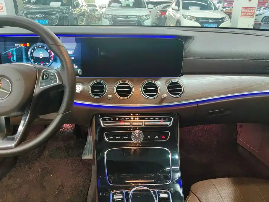 Mercedes-Benz E-Class 2017 — фото 13