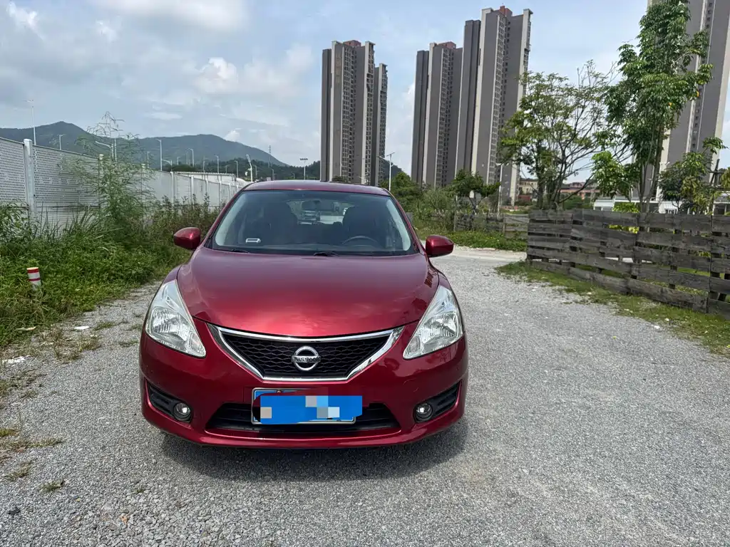 Nissan Tiida 2015 — фото 2