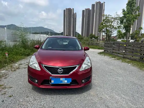 Nissan Tiida 2015