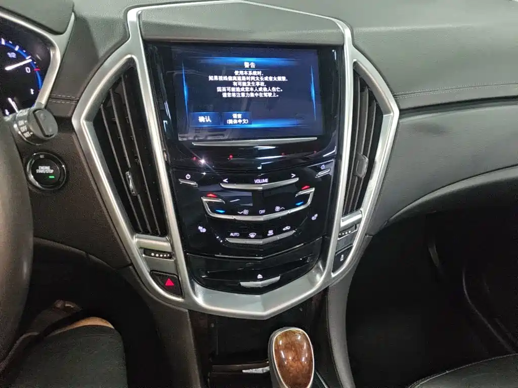 Cadillac SRX 2016 — фото 13