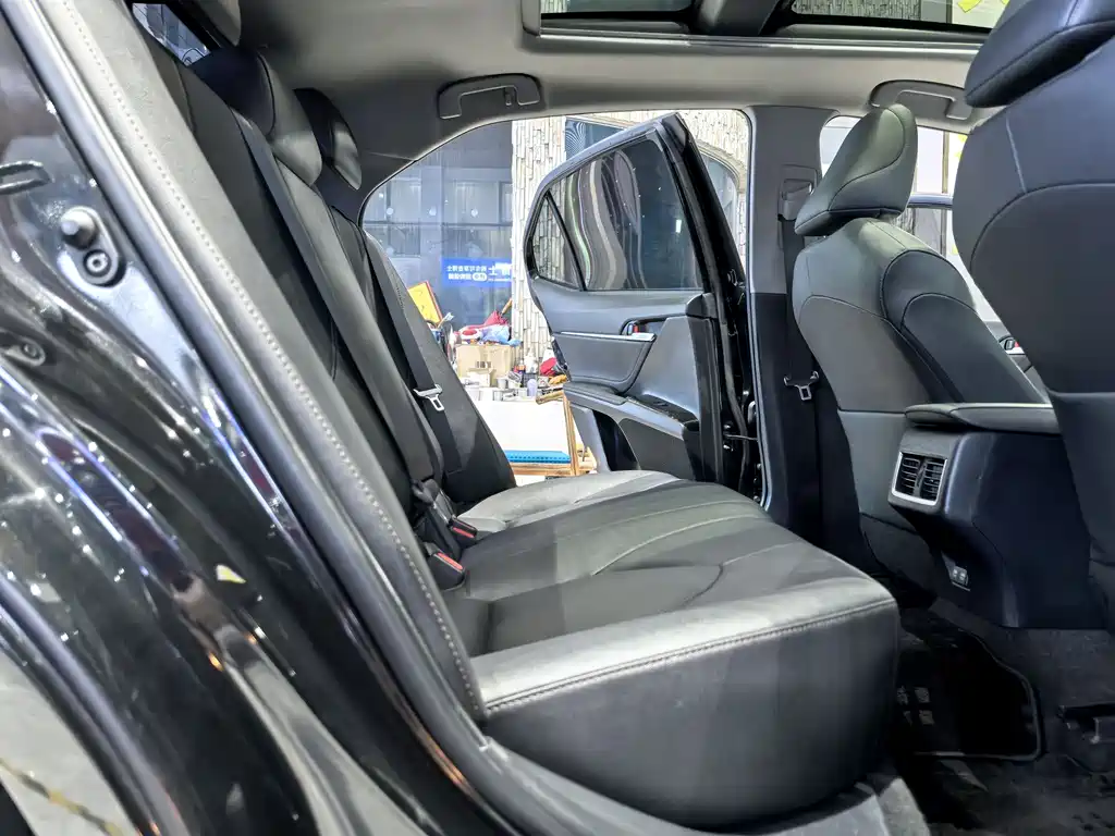 Toyota Camry 2022 — фото 14
