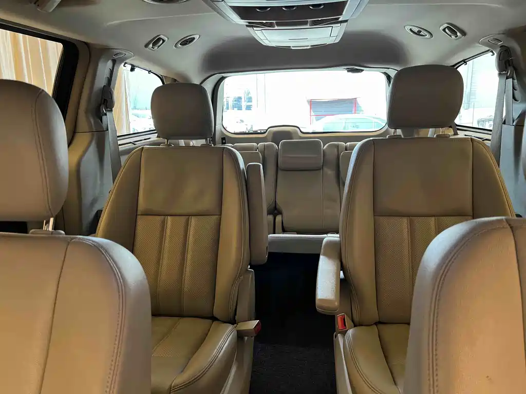 Chrysler Grand Voyager 2015 — фото 11