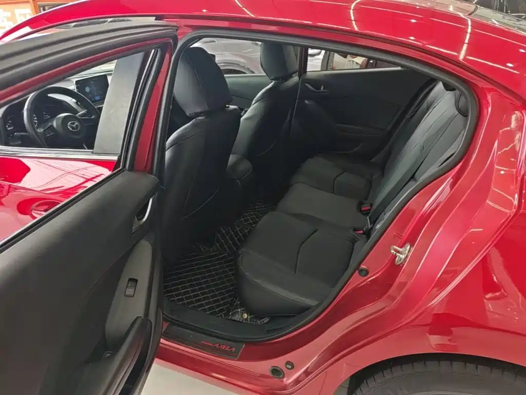 Mazda 3 Axela 2017 — фото 17