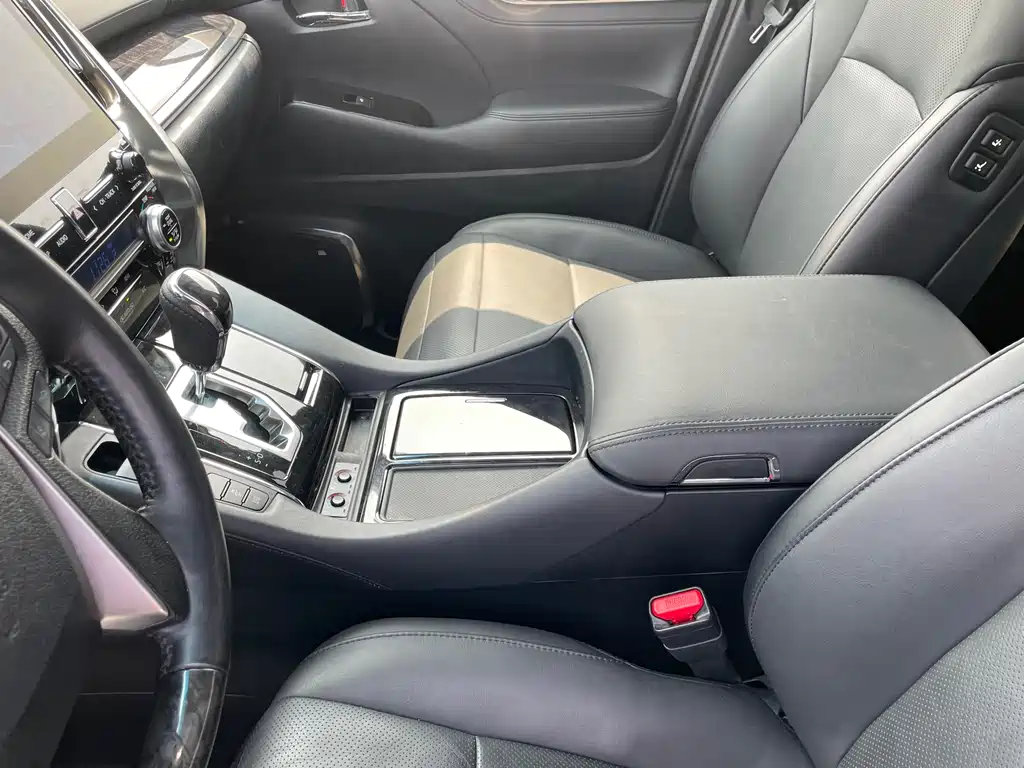 Toyota Vellfire 2020 — фото 16