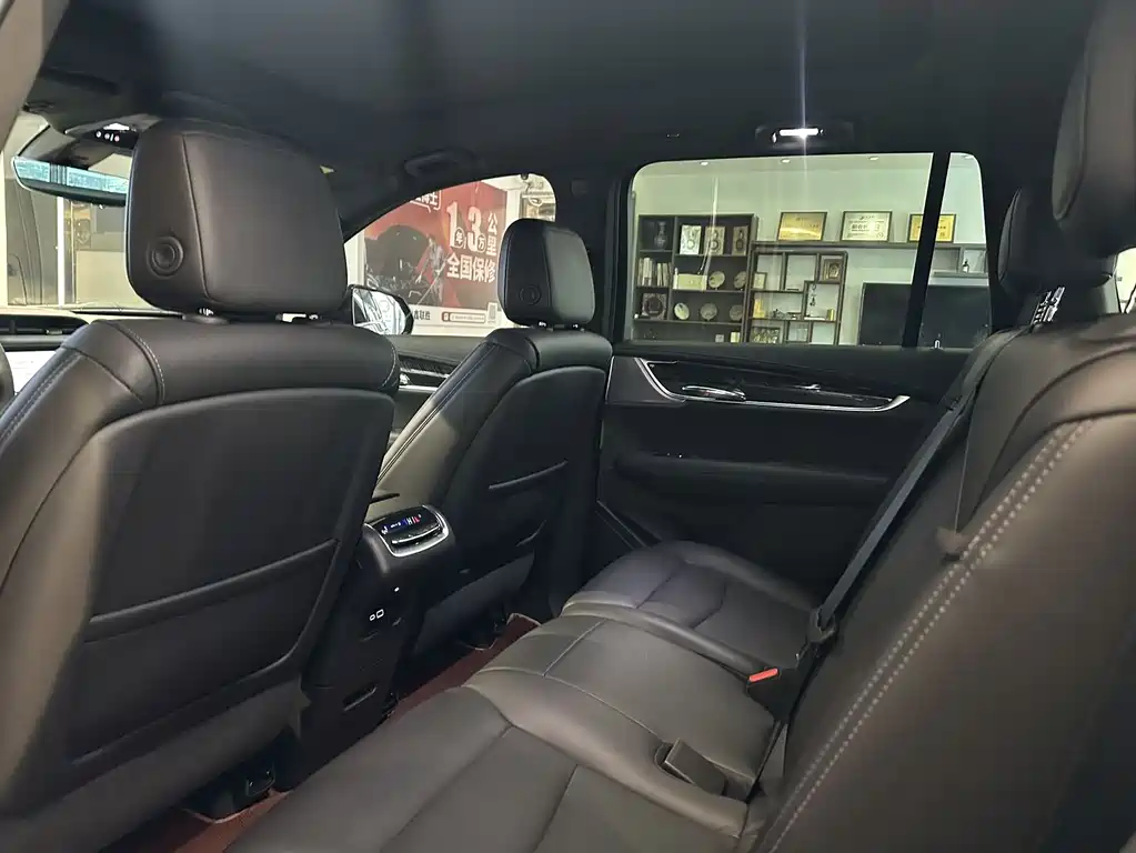 Cadillac XT6 2023 — фото 14