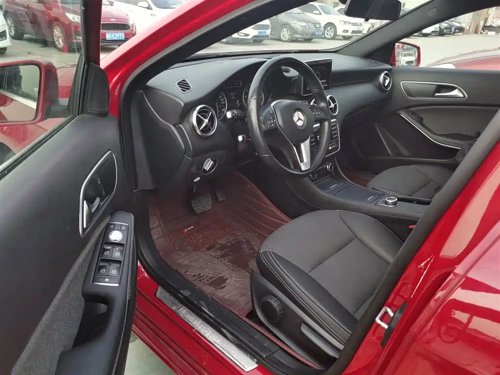 Mercedes-Benz A-Class 2016 — фото 16