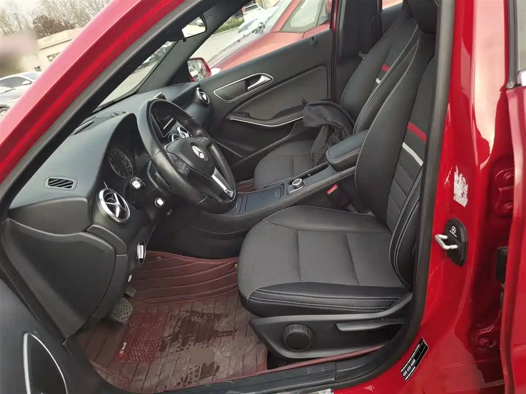 Mercedes-Benz A-Class 2016 — фото 15