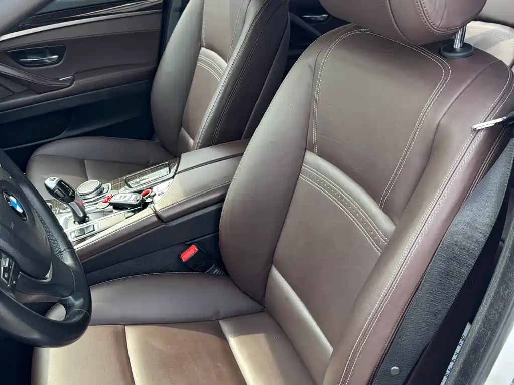 BMW 5 Series 2015 — фото 25