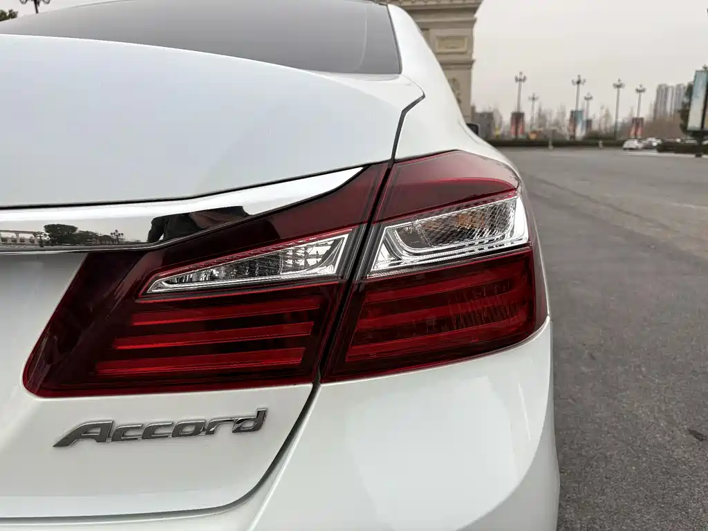 Honda Accord 2017 — фото 26