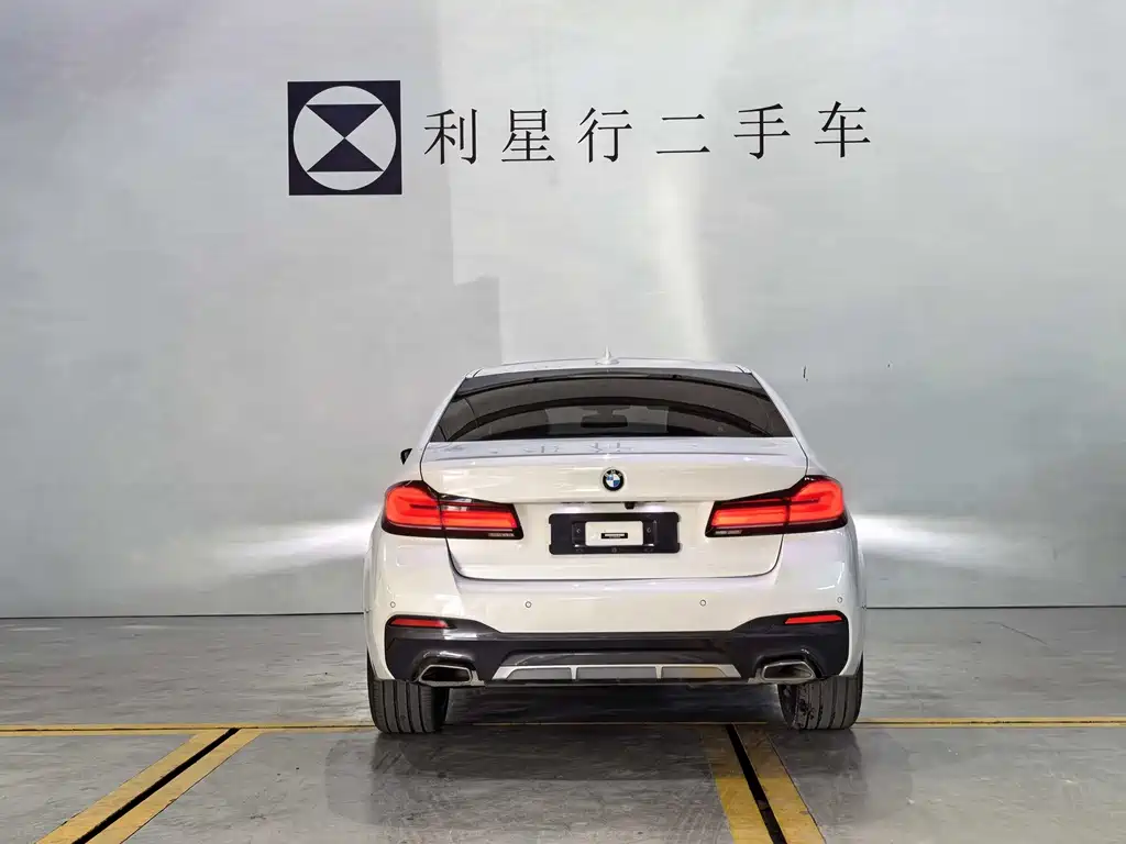 BMW 5 Series 2023 — фото 11