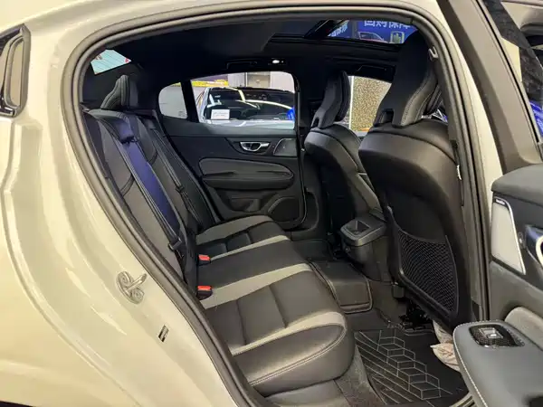 Volvo S60 2024