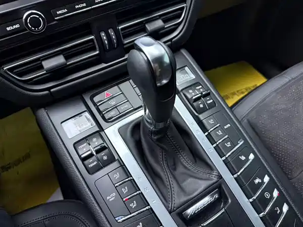 Porsche Macan 2022