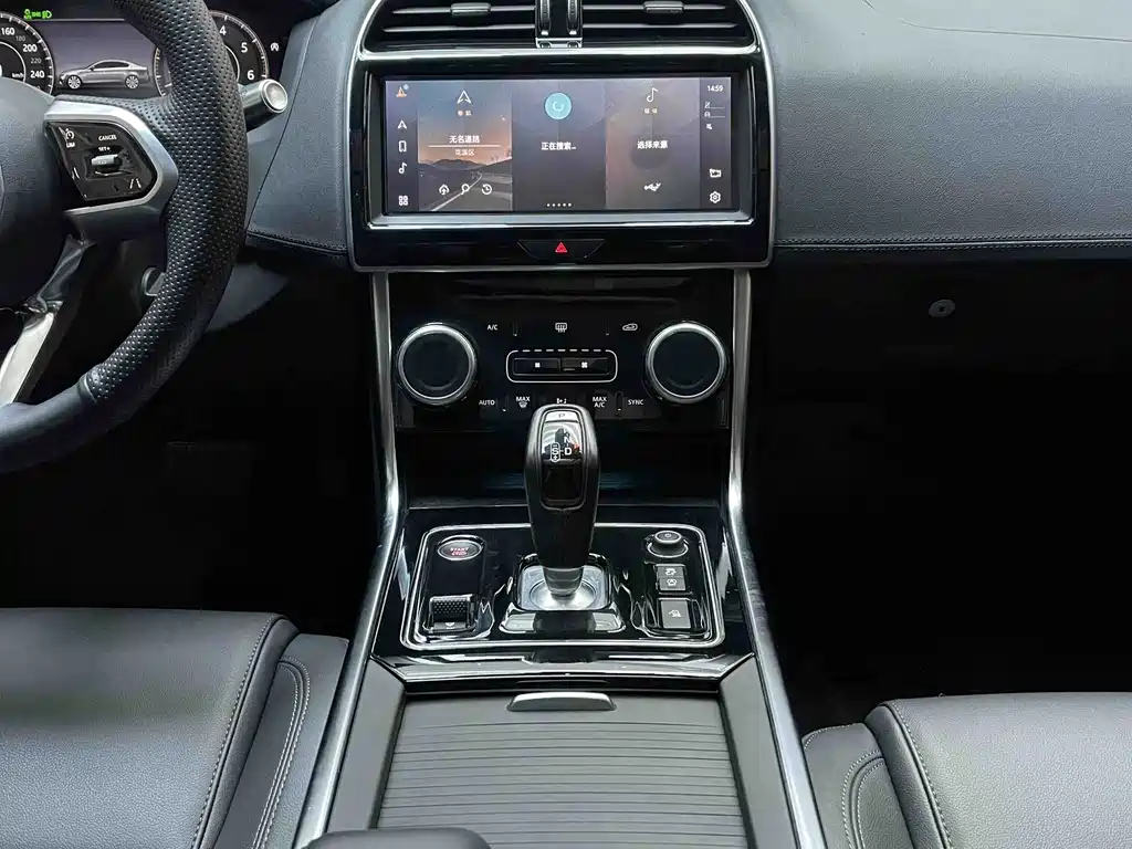 Jaguar XEL 2023 — фото 12
