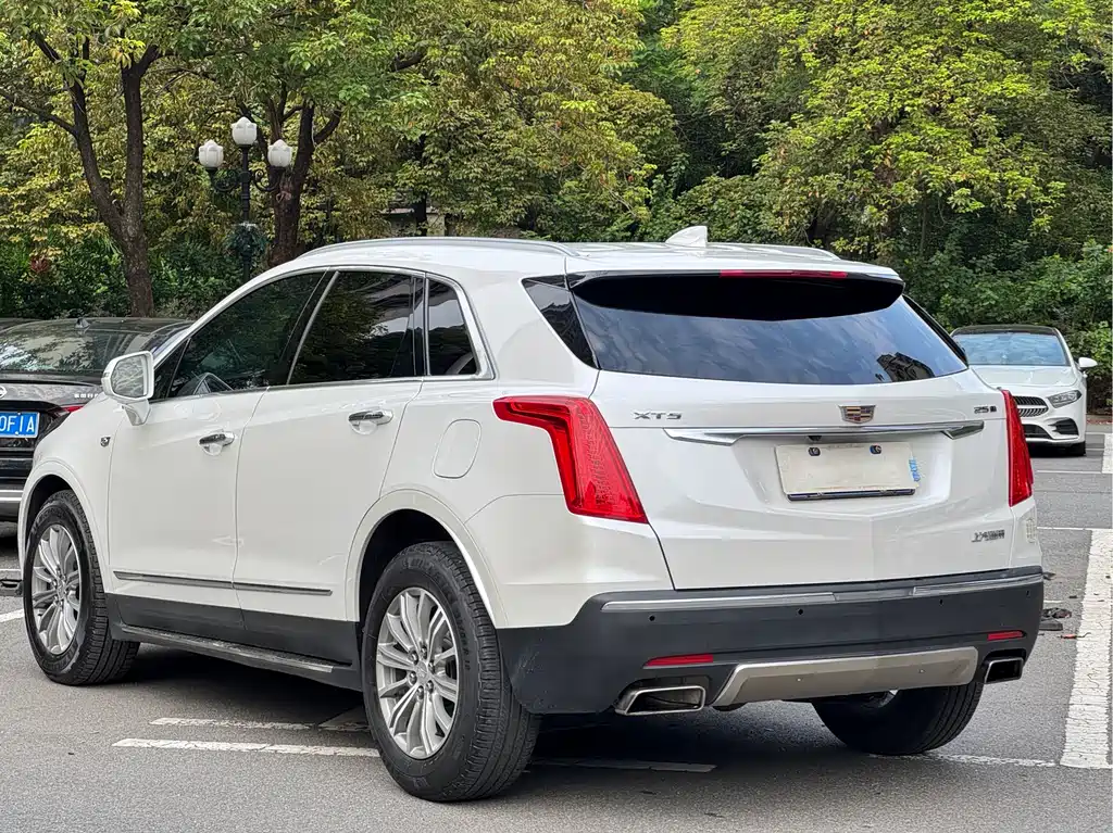 Cadillac XT5 2016 — фото 13