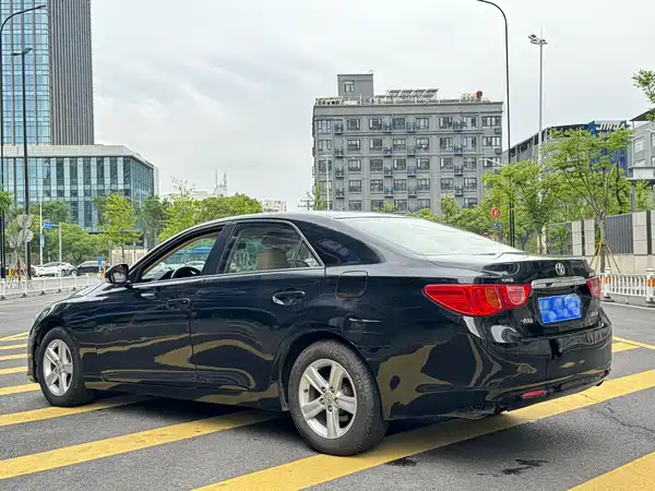 Toyota Reiz 2010