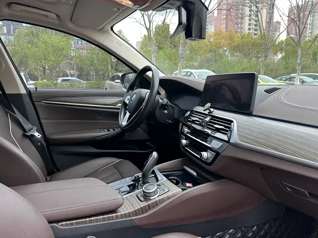 BMW 5 Series New Energy 2022 — фото 13