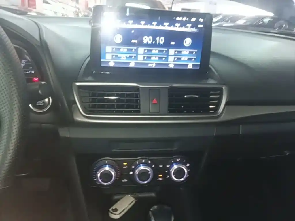 Mazda 3 Axela 2018 — фото 13