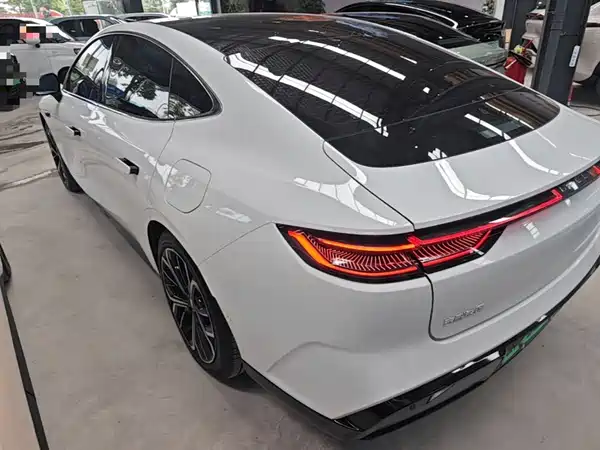 Geely Galaxy E8 2025