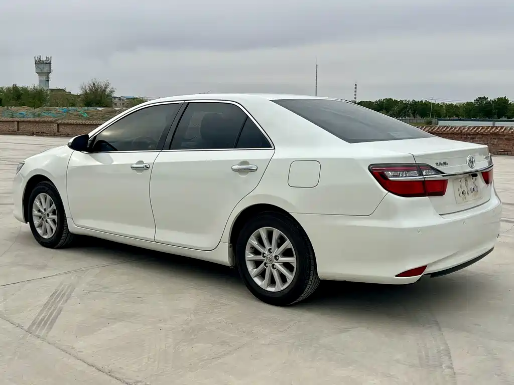 Toyota Camry 2015 — фото 7