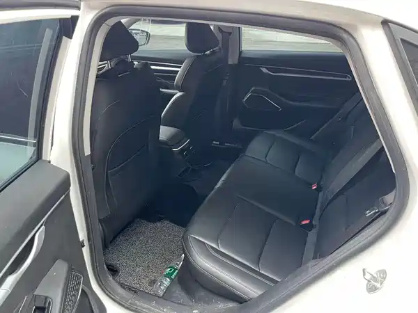 Geely Emgrand 2023