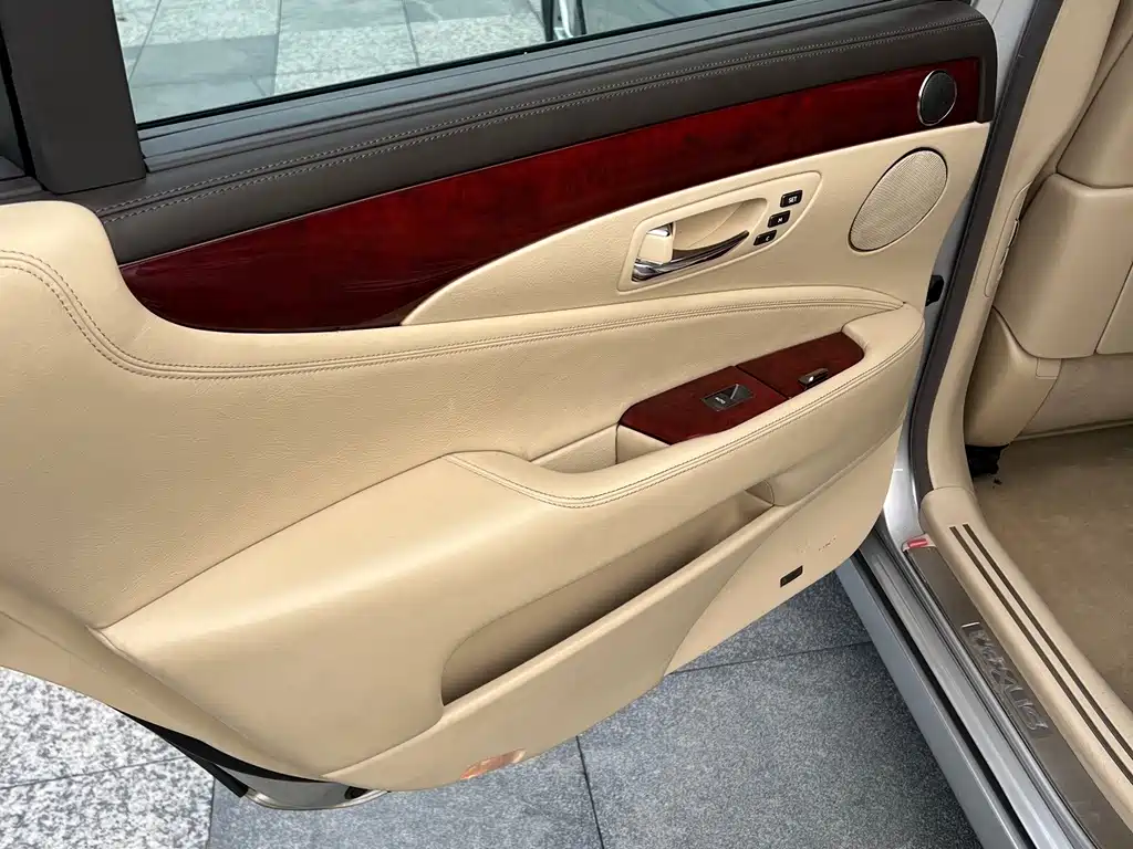Lexus LS 2010 — фото 15