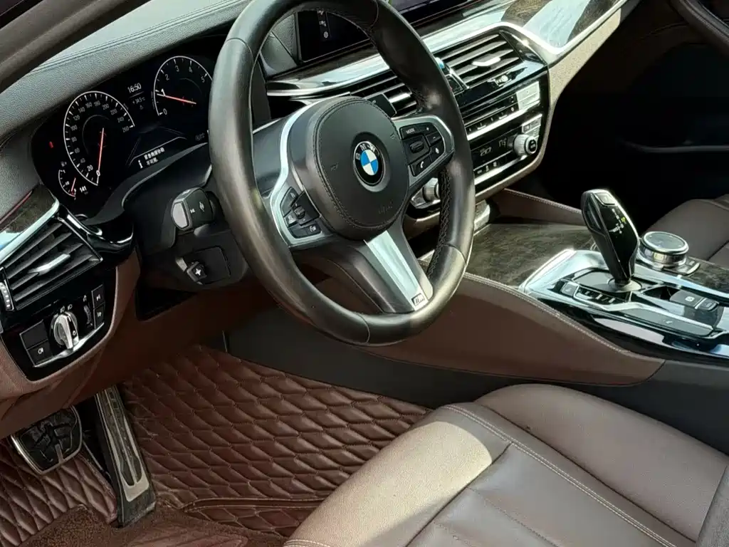 BMW 5 Series 2019 — фото 4