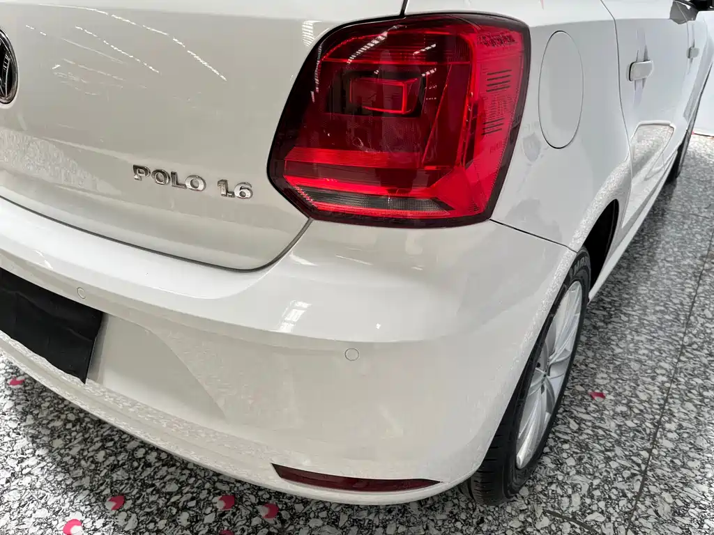 Volkswagen Polo 2015 — фото 18