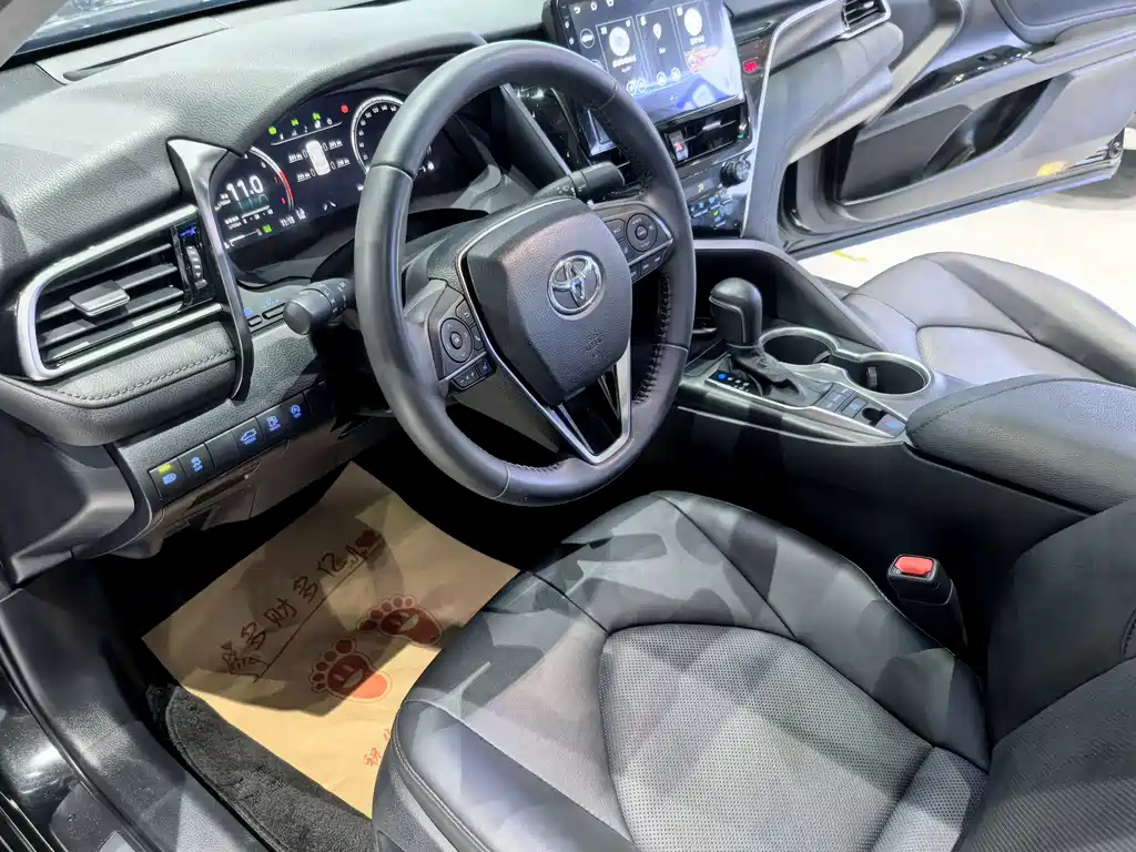 Toyota Camry 2022 — фото 10