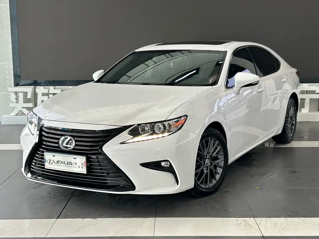 Lexus ES 2018 — фото 1