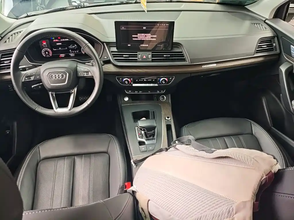 Audi Q5L 2023 — фото 10