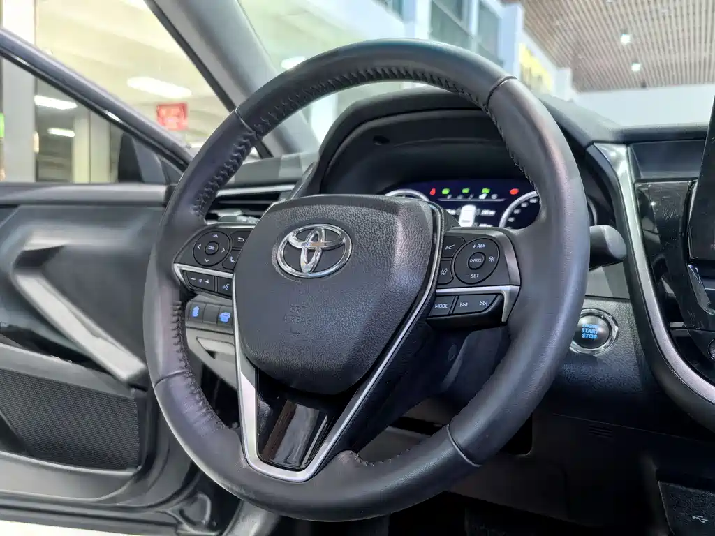 Toyota Camry 2022 — фото 16