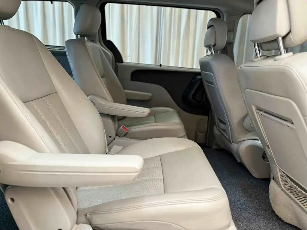Chrysler Grand Voyager 2015 — фото 17