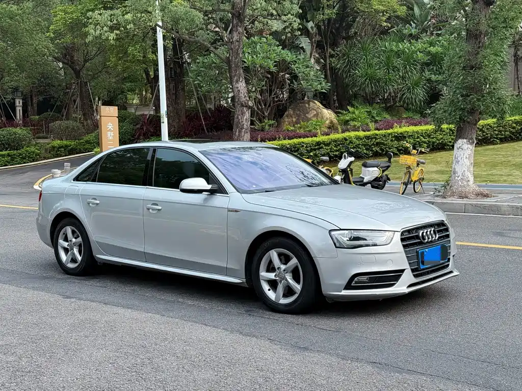 Audi A4L 2015