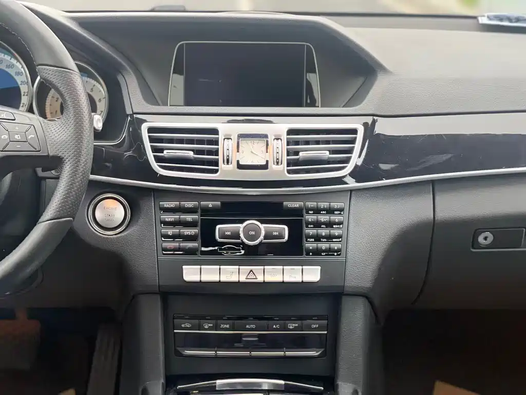 Mercedes-Benz E-Class 2015 — фото 17
