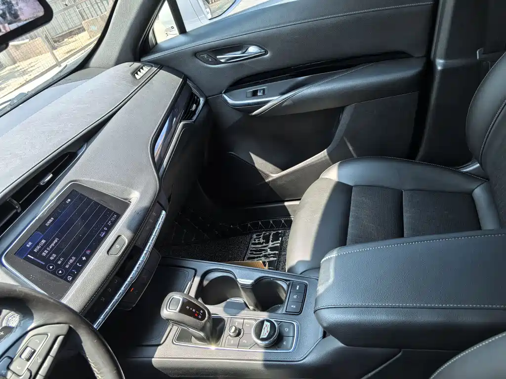 Cadillac XT4 2018 — фото 11