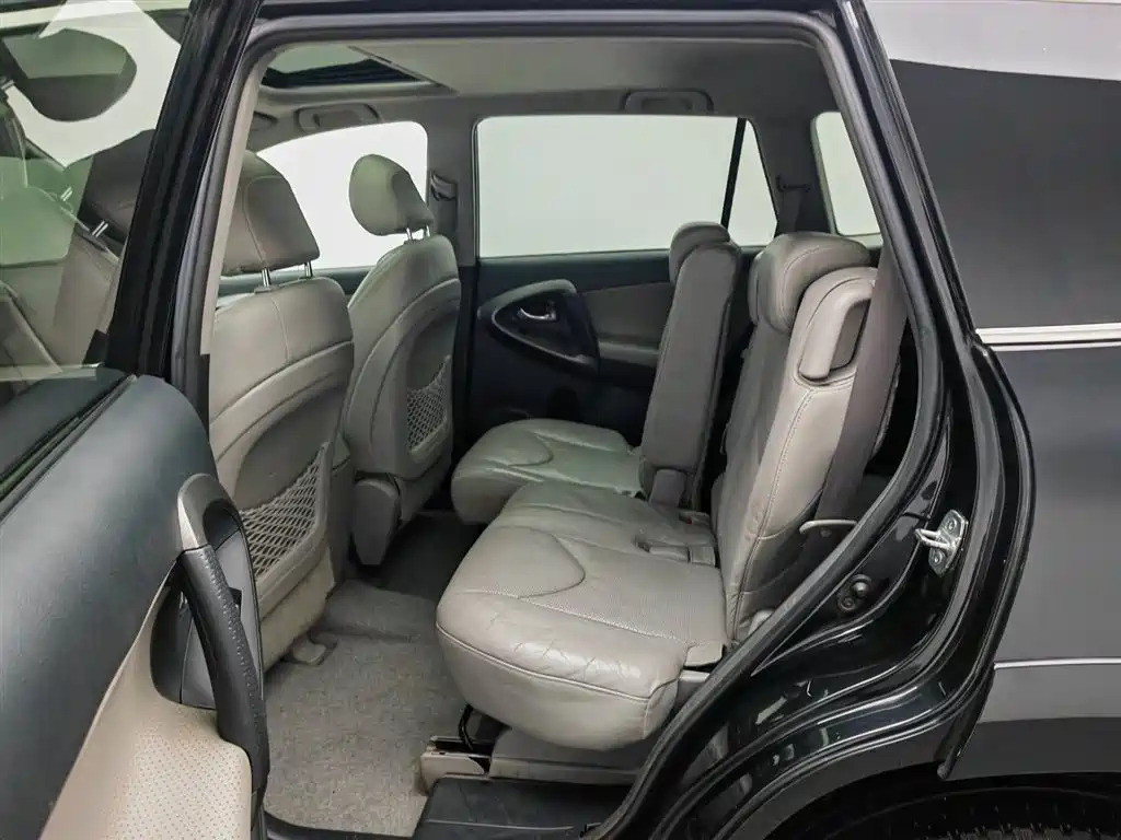 Toyota RAV4 2011 — фото 15