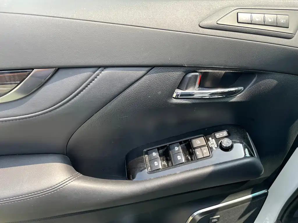 Toyota Vellfire 2020 — фото 15
