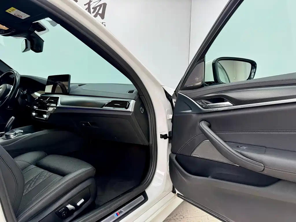 BMW 5 Series 2021 — фото 13