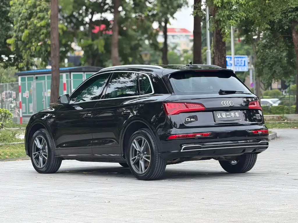 Audi Q5L 2020 — фото 19