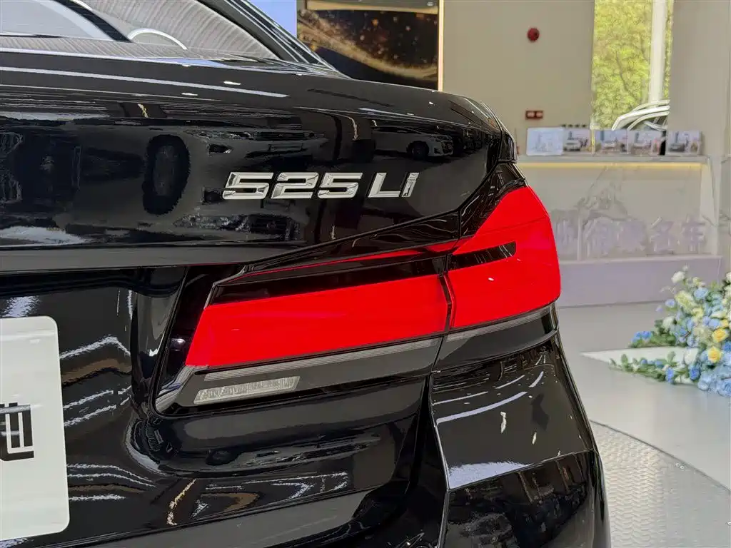 BMW 5 Series 2023 — фото 7