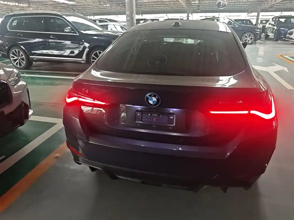 BMW i4 2025 — фото 9
