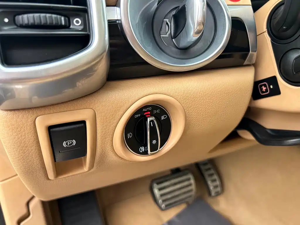 Porsche Cayenne 2017 — фото 28
