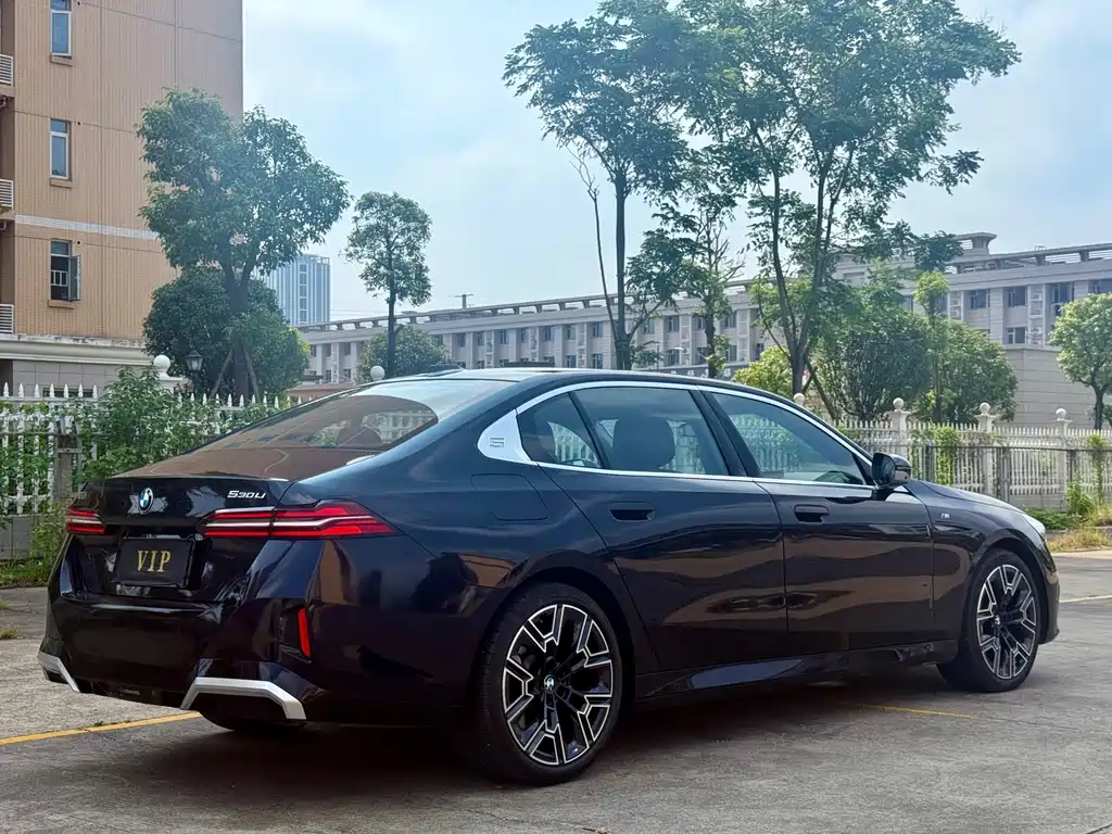 BMW 5 Series 2025