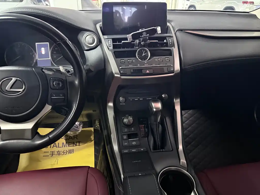 Lexus NX 2021 — фото 13