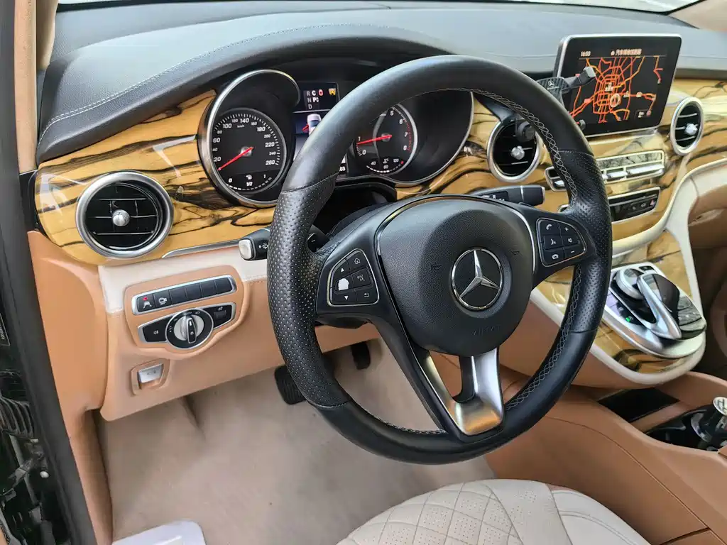 Mercedes-Benz V-Class 2020 — фото 33