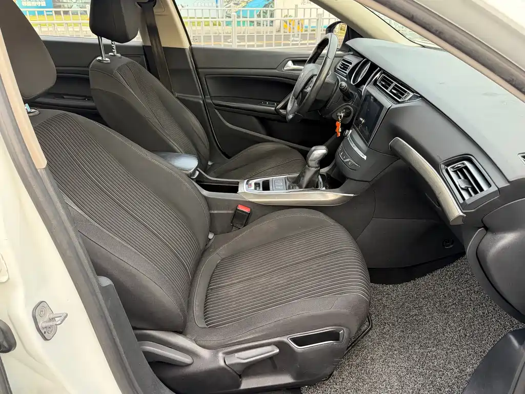 Peugeot 408 2015 — фото 11