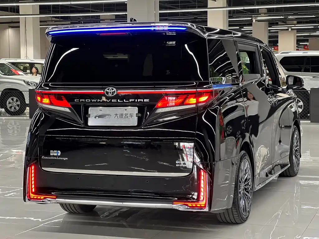Toyota Vellfire 2025 — фото 4