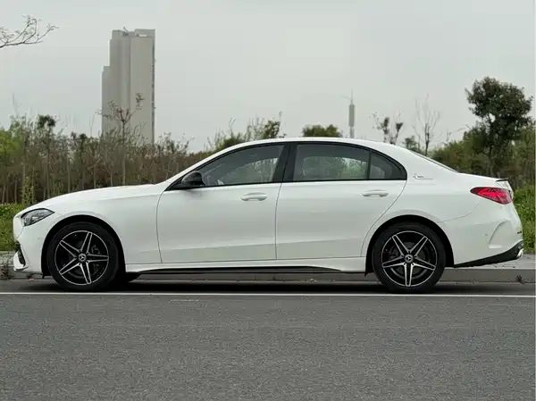 Mercedes-Benz C-Class 2024