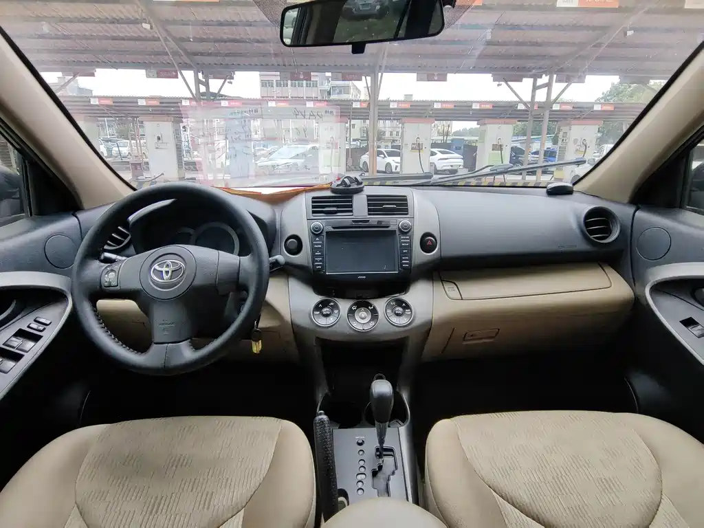 Toyota RAV4 2013 — фото 18